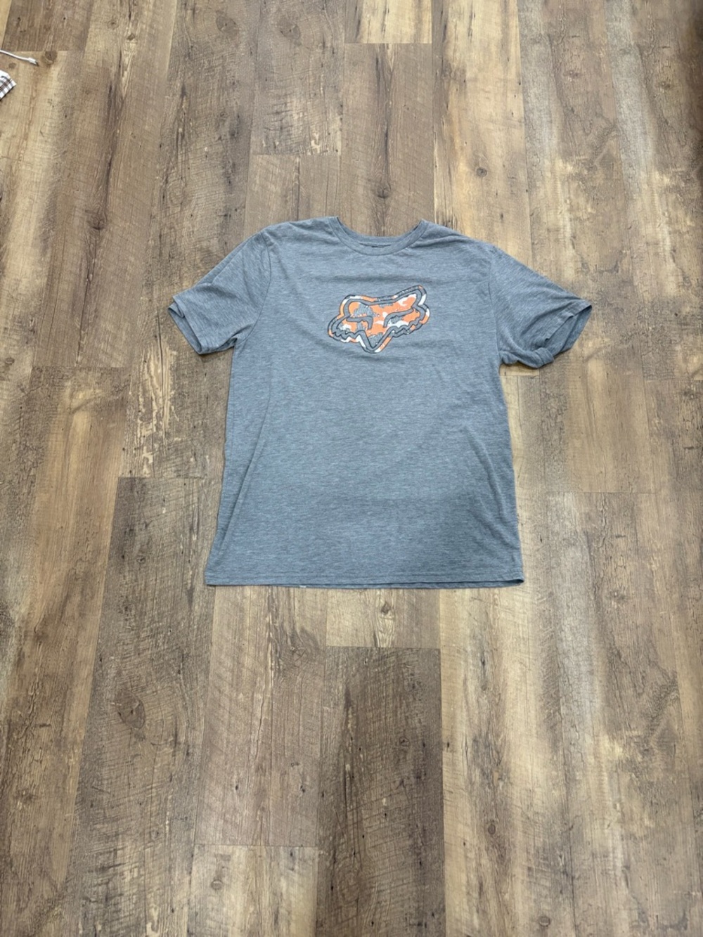 Fox Men's Gray Short Sleeve Tee with Orange Camo Fox Head Graphic